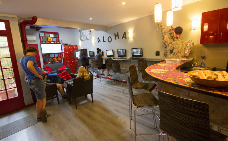 A Fantastic Hostel Near the Eiffel Tower - Aloha Eiffel Tower by HipHopHostels