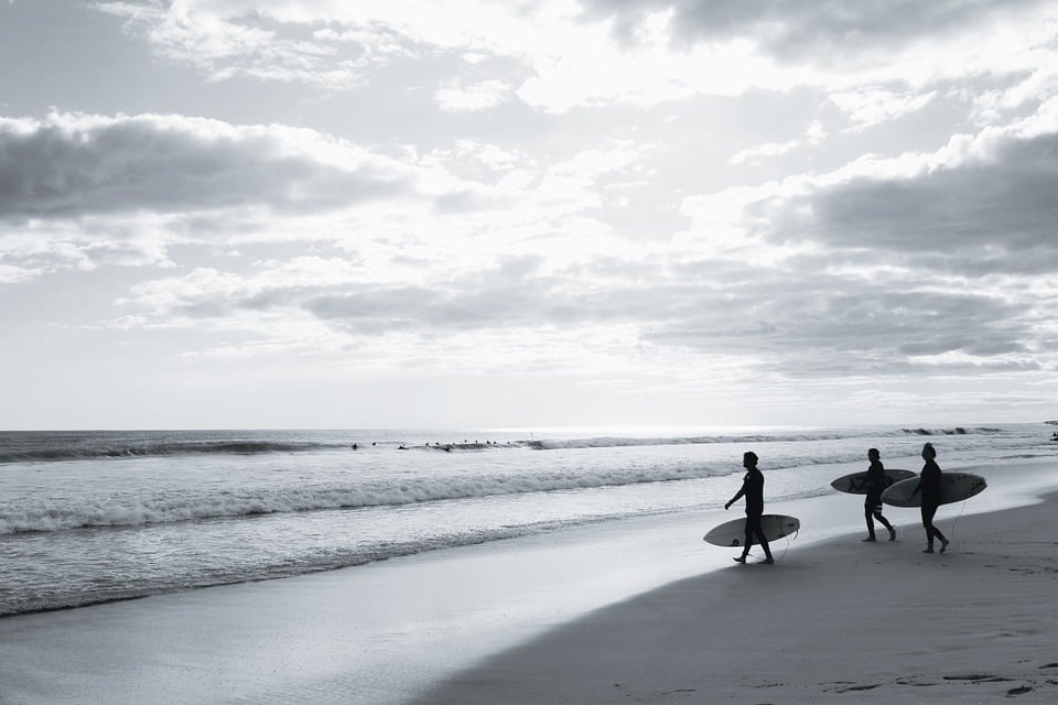 Surfing in Peru at Playa Chicama's surf spot