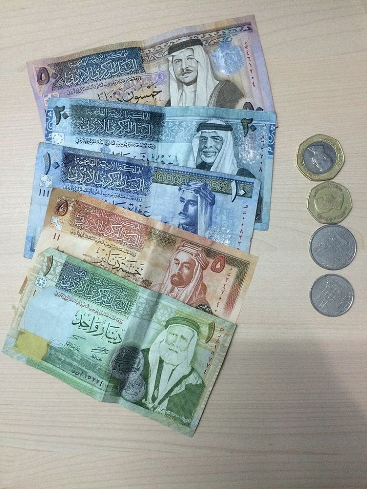 Jordanian dinar bills and coins
