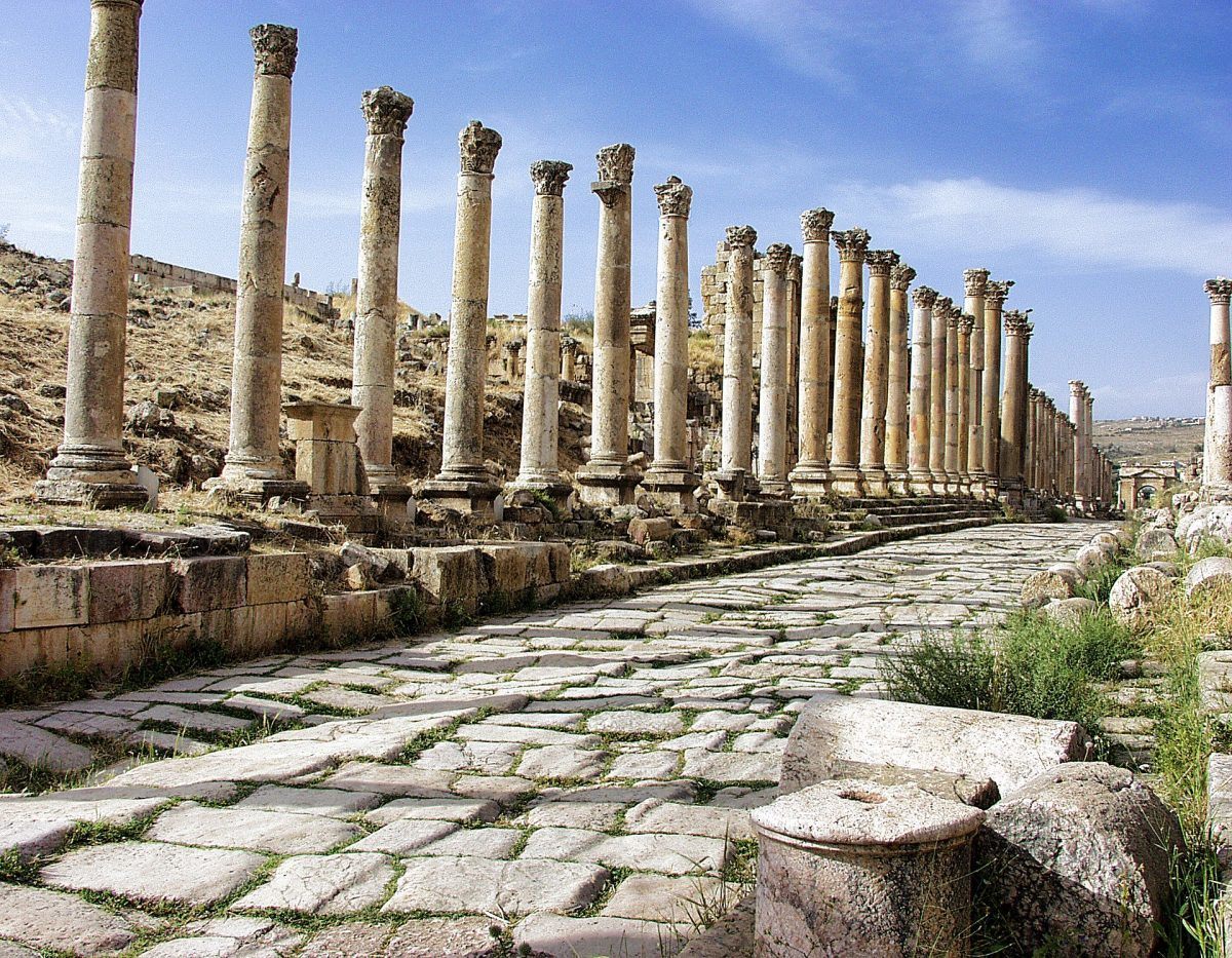 roman columns seen while visiting jerash in jordan