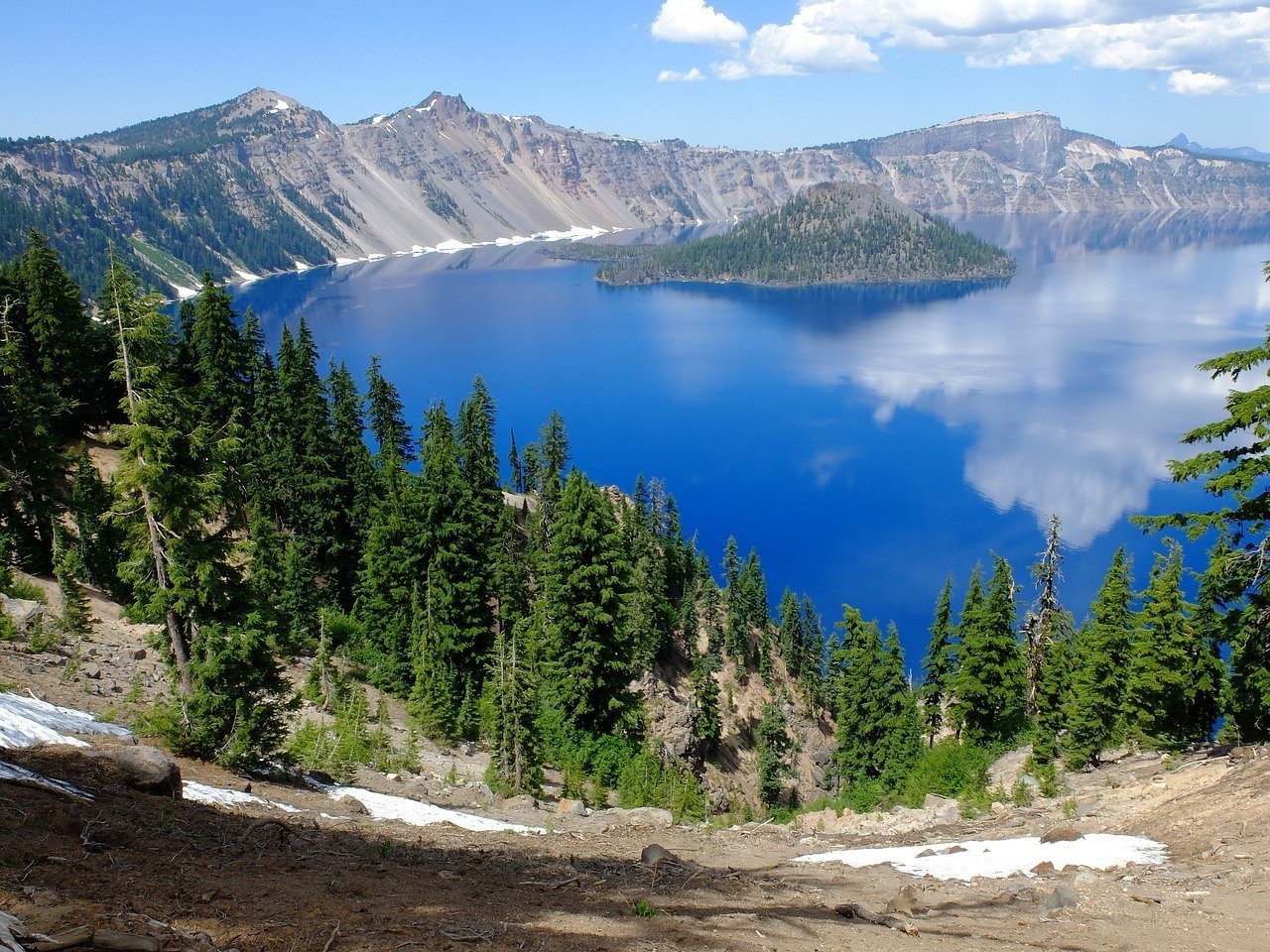 crater lake in the summer oregon road trip