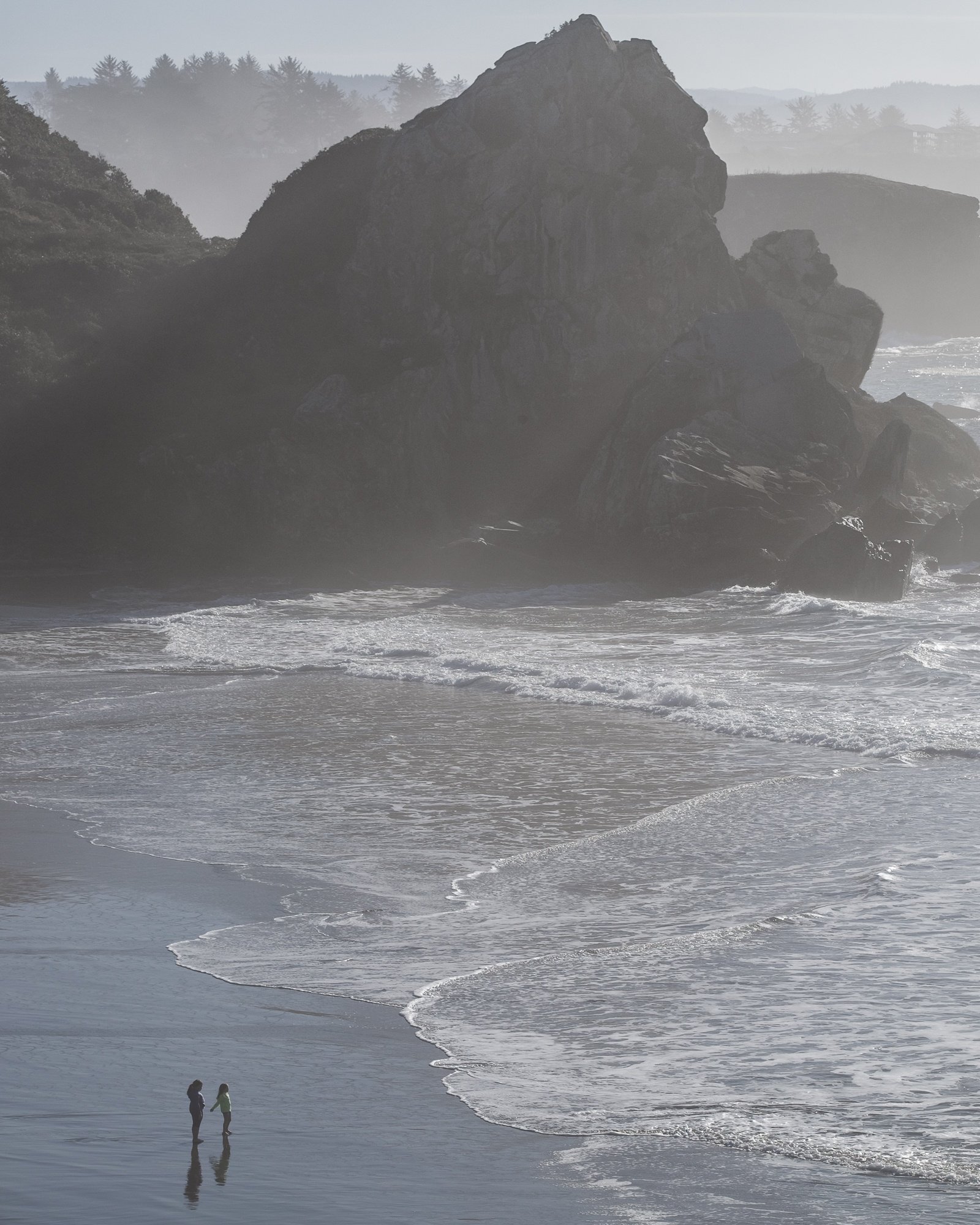 people playing on the oregon coast roaming ralph photography
