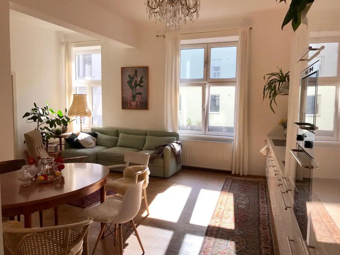 Central, Spacious & Creative Apartment vienna