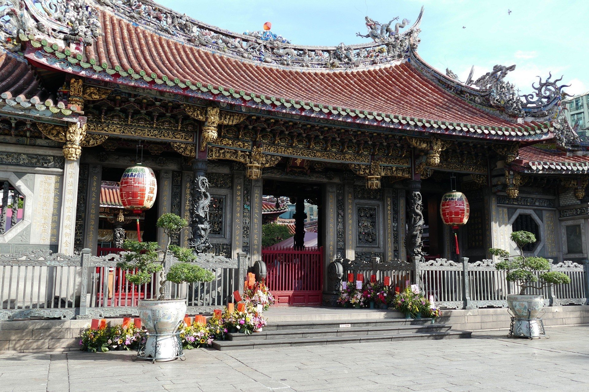 Touring temples while followinf a Taipei itinerary