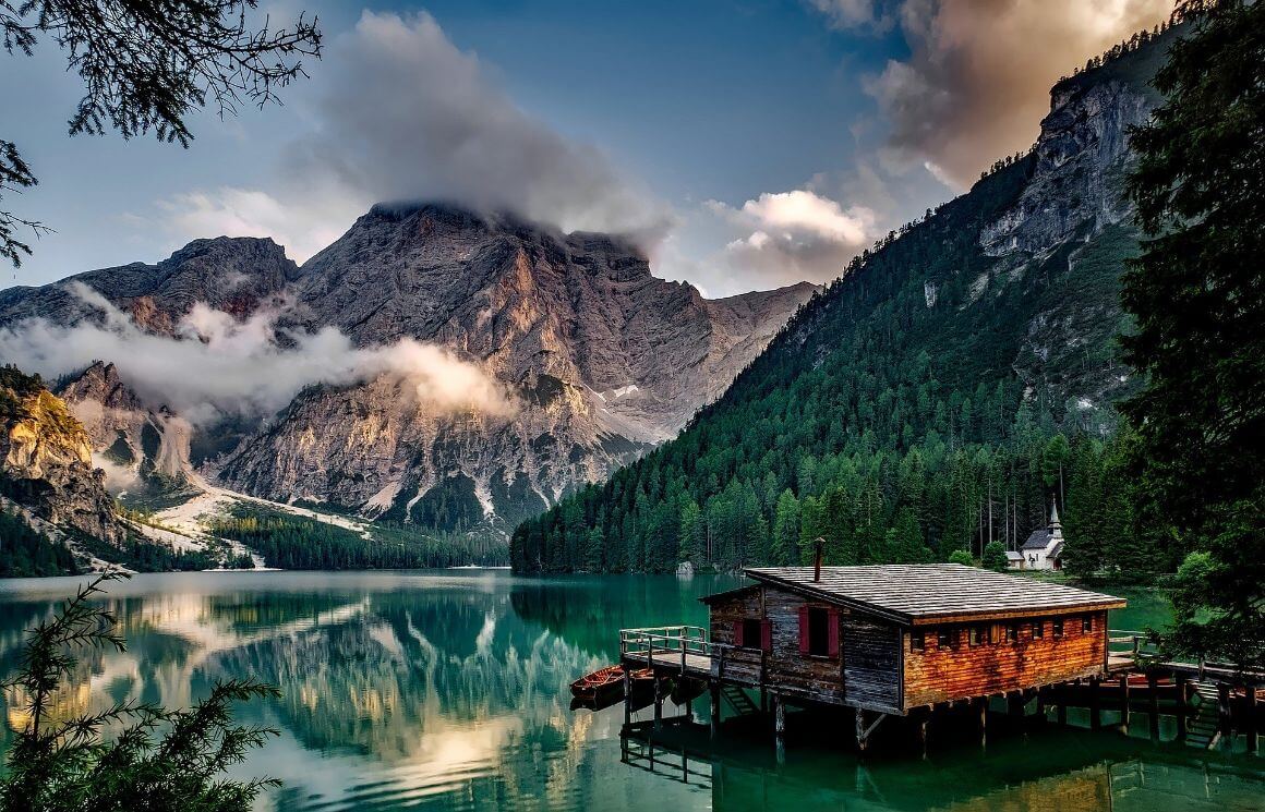 italy mountains lake house