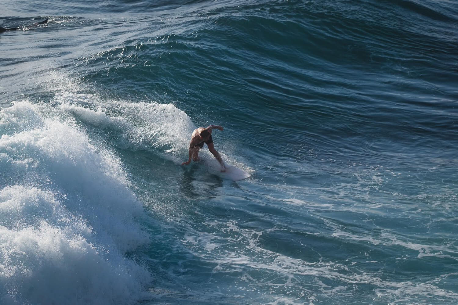 mahana point surfing nusa lembongan