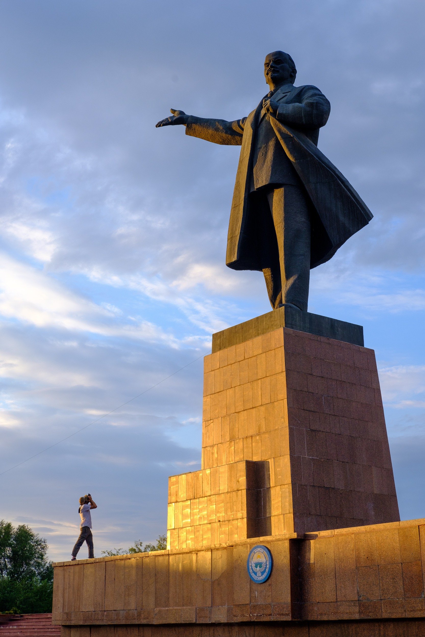things to do in osh see lenin statue