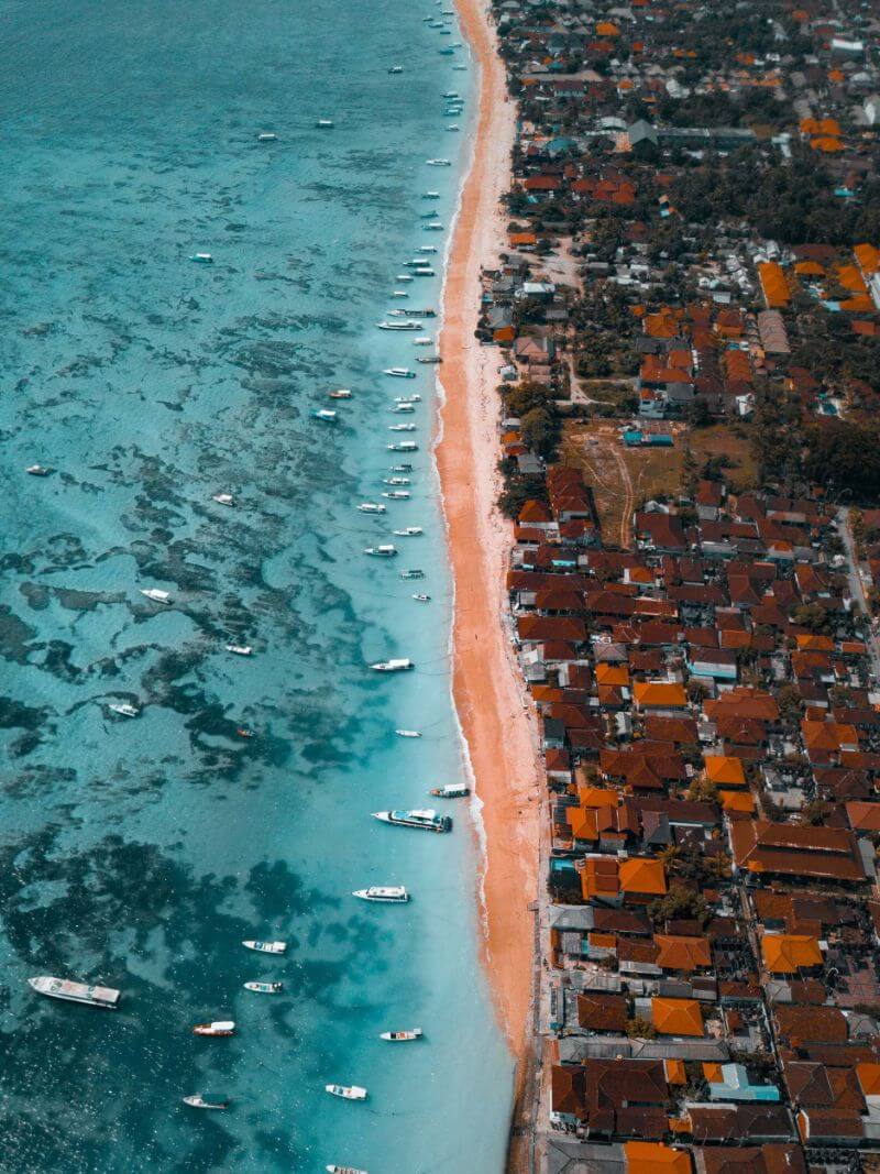 nusa lembongan beaches boats