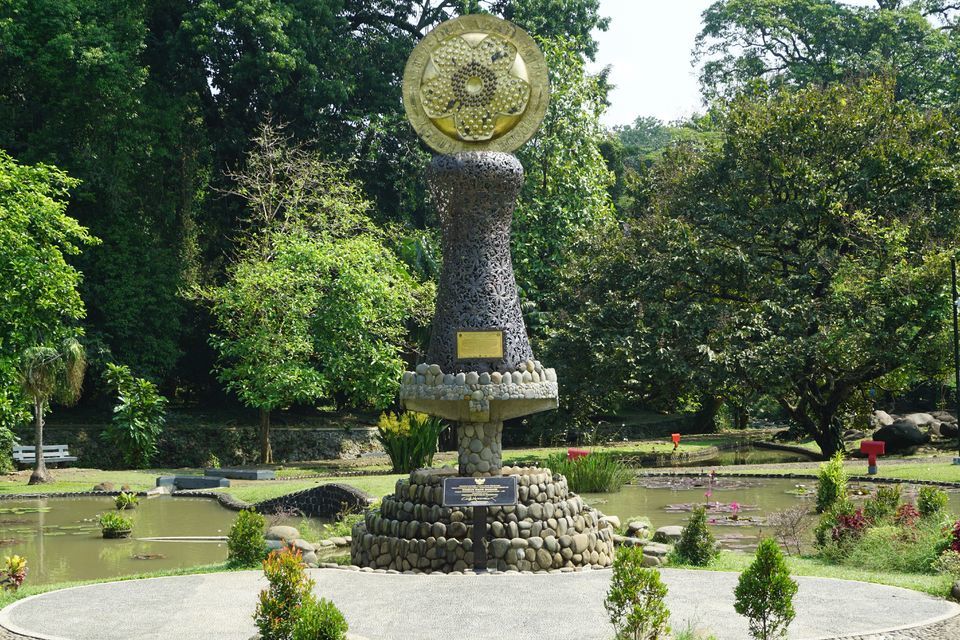 Jakarta Bogor Cultural Tour with Botanical Gardens Visit