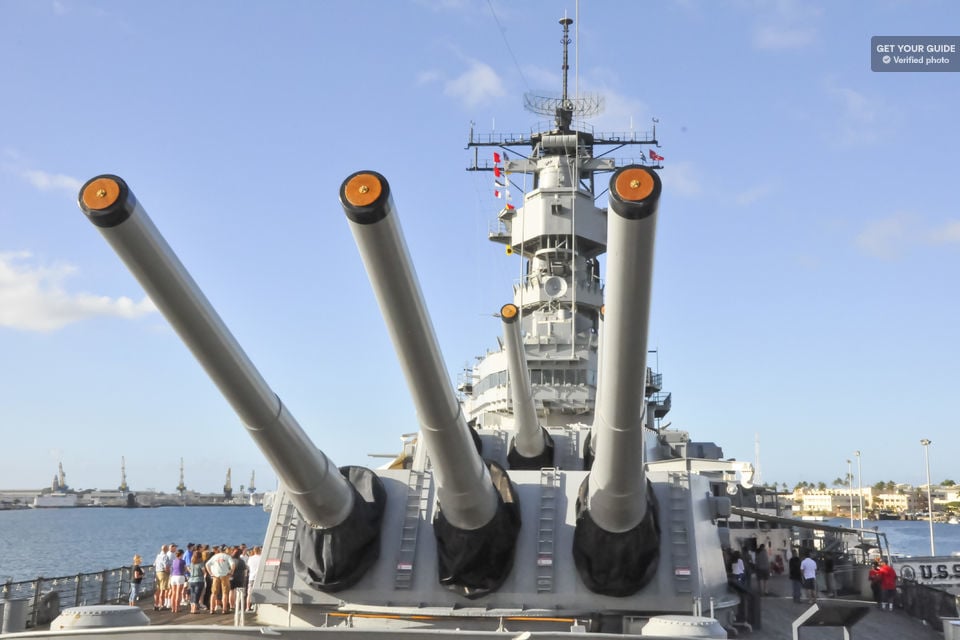 Island Hop to Oahu: Full-Day Pearl Harbor Memorial Tour