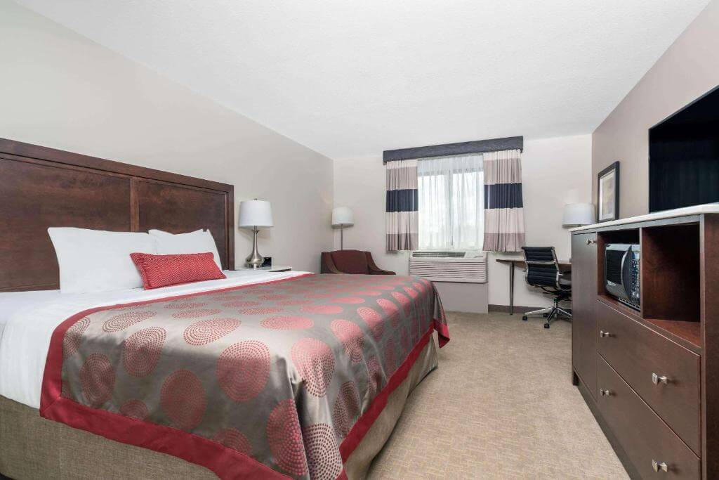 Ramada by Wyndham Minneapolis Golden Valley