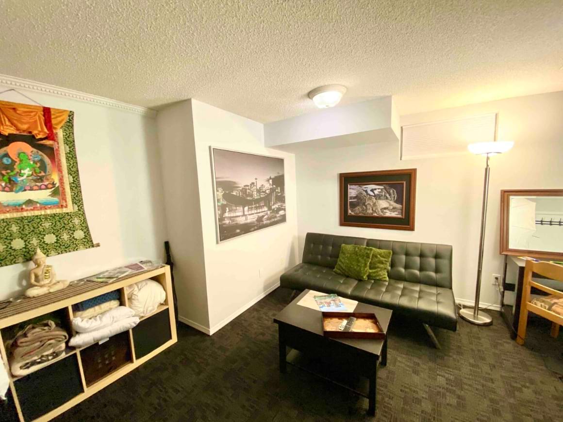 cozy suite in the heart of calgary