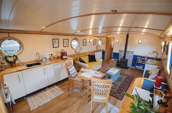 Unique Houseboat  Best Airbnb in Glasgow