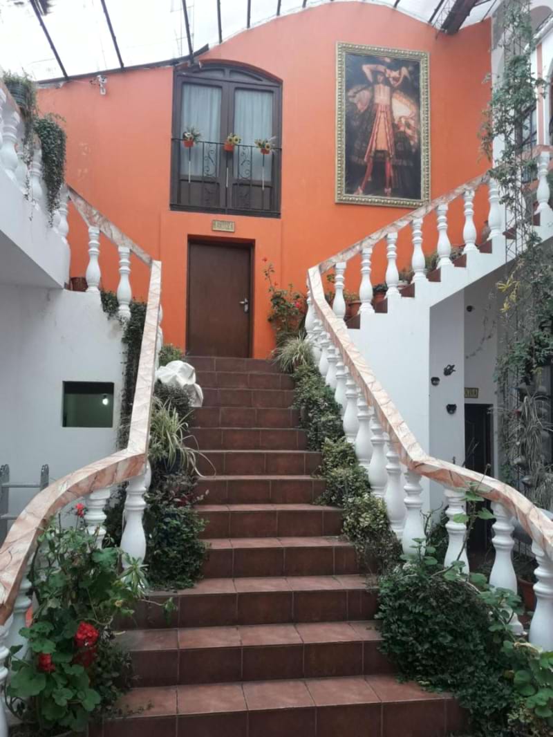 hostal tukos la casa real