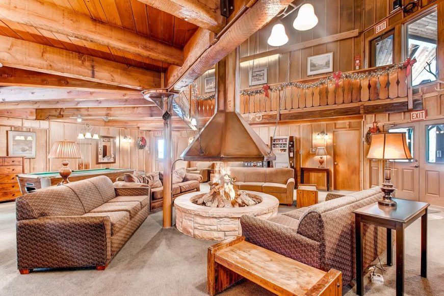 7 BEST Hostels in Breckenridge (2024 Insider Guide)