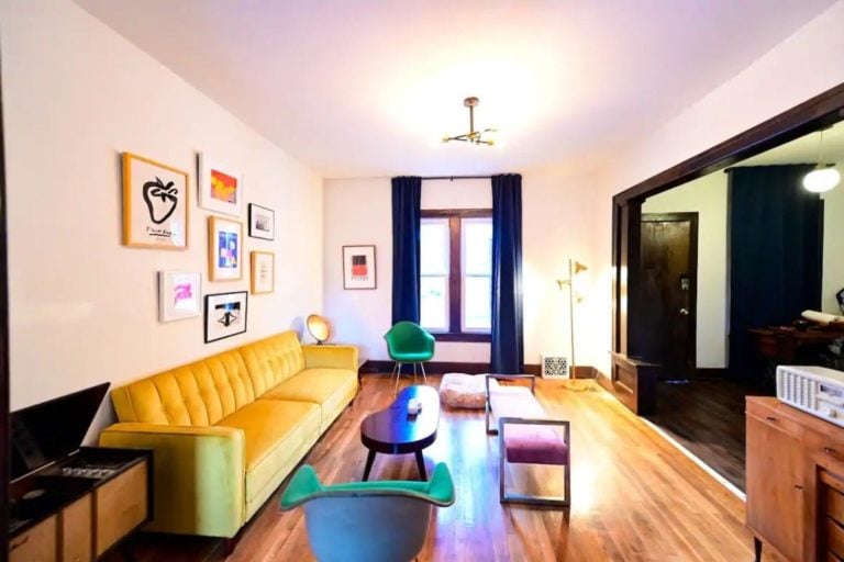 15 STUNNING Airbnbs In Detroit [2024 Edition]