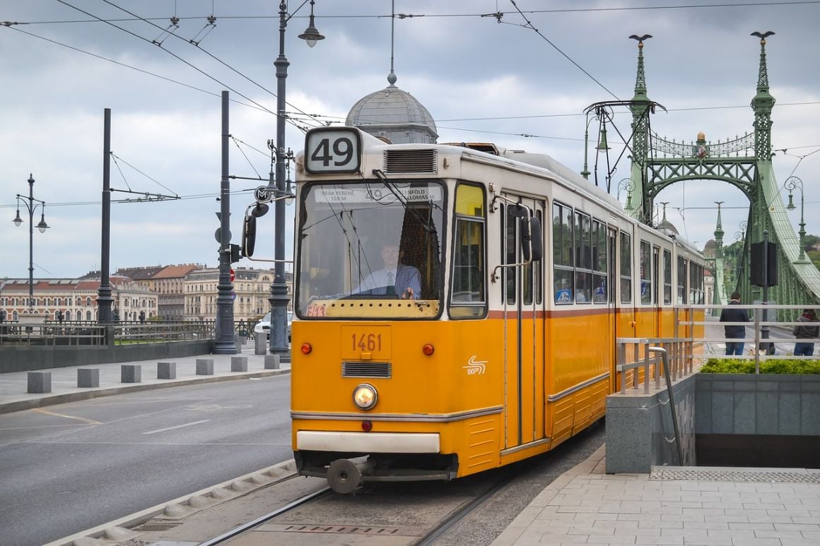 how to get around Budapest cheap