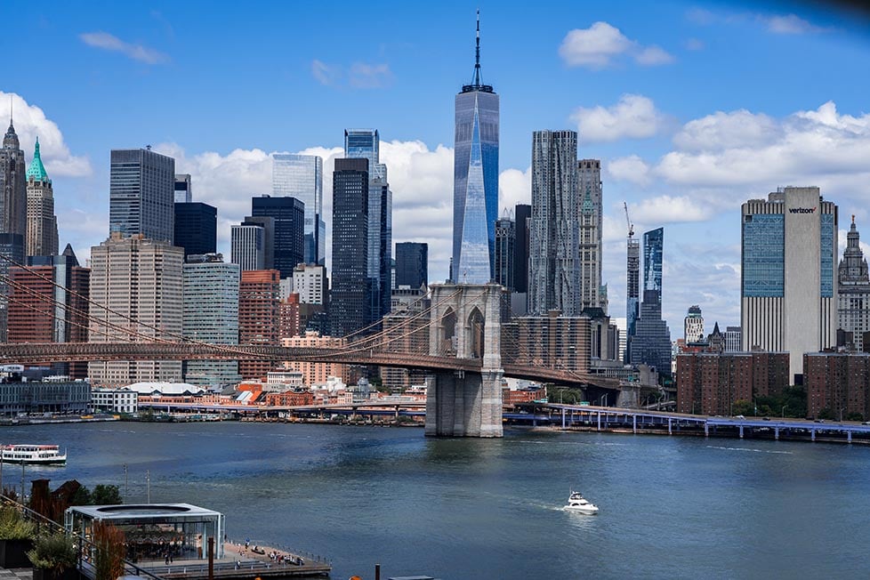 The view of the Brooklyn Bridge and World Trade Centre from the Manhattan Bridge