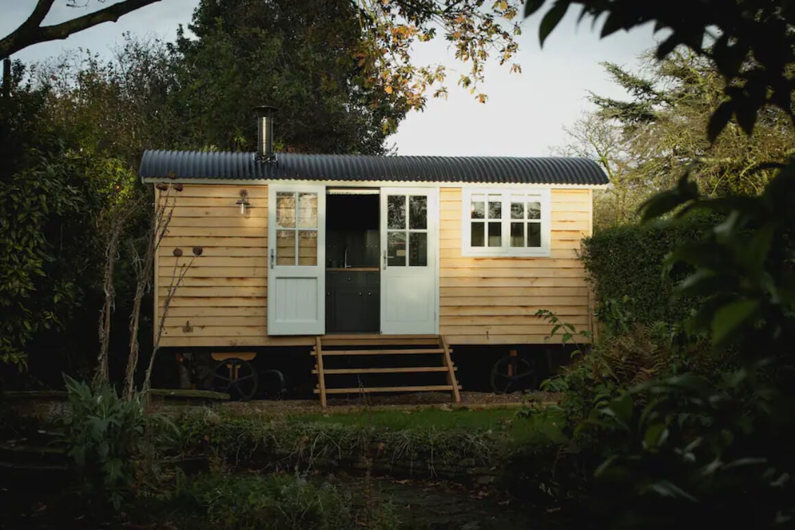 Shepherds Hut with Countryside Views Lancaster UK