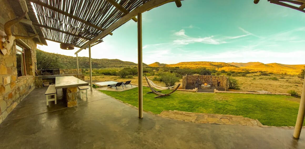 Karoo Ridge Cottage, view across the lawn to the mountains, Drakensberg South Africa