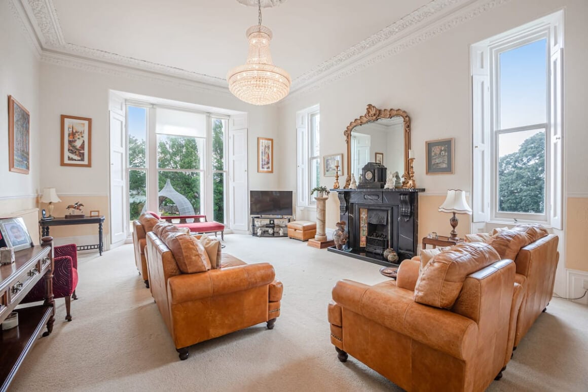 Elegant Listed One-Bed Apartment in Torquay