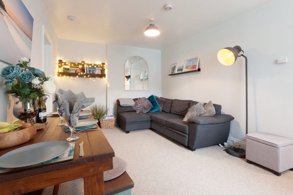 Self-Catering Two-Bed Apartment with Inner Courtyard in Torquay