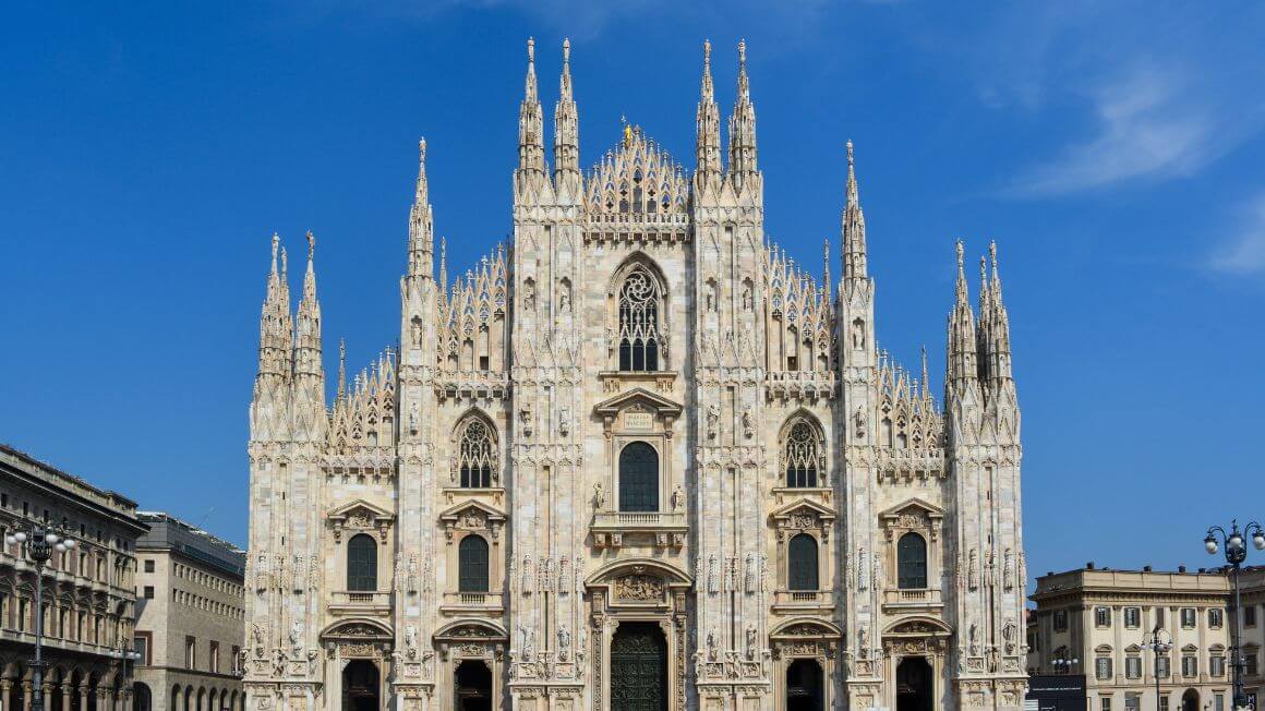 the facade of the duomo in milan