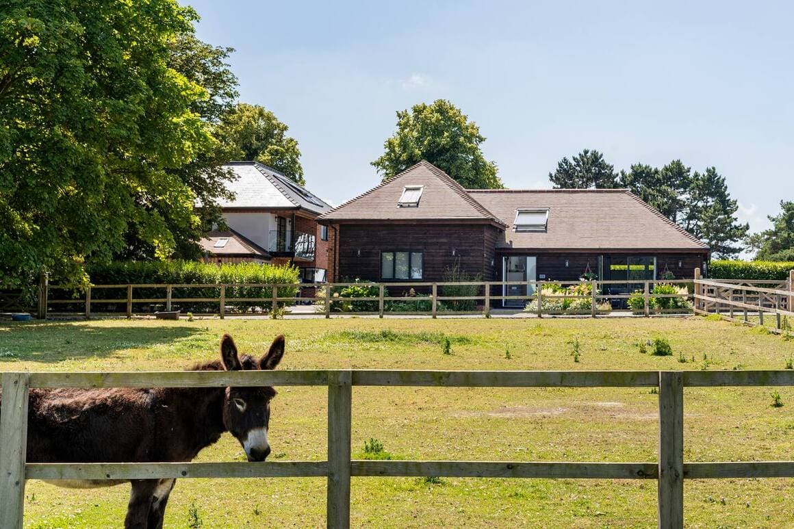 Detached Luxury 2 bed home Milton Keynes