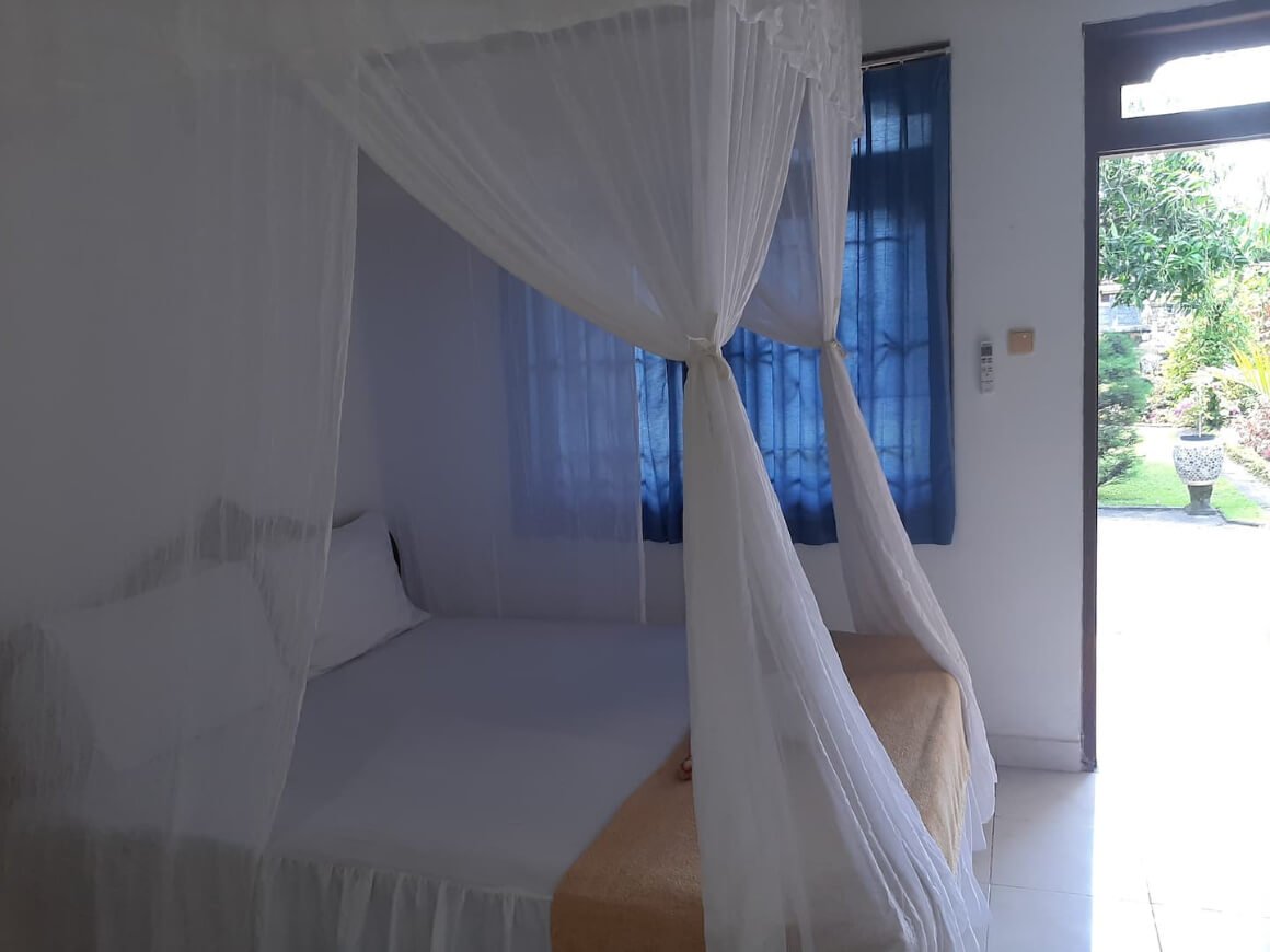 Private room queen size bed* with garden view in Denpasar