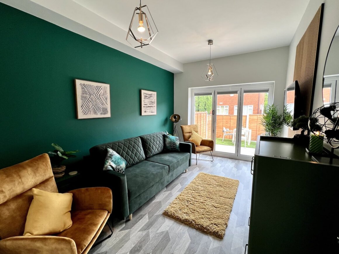 Stylish 2 Bed House With EV Off Road Parking in Worcester