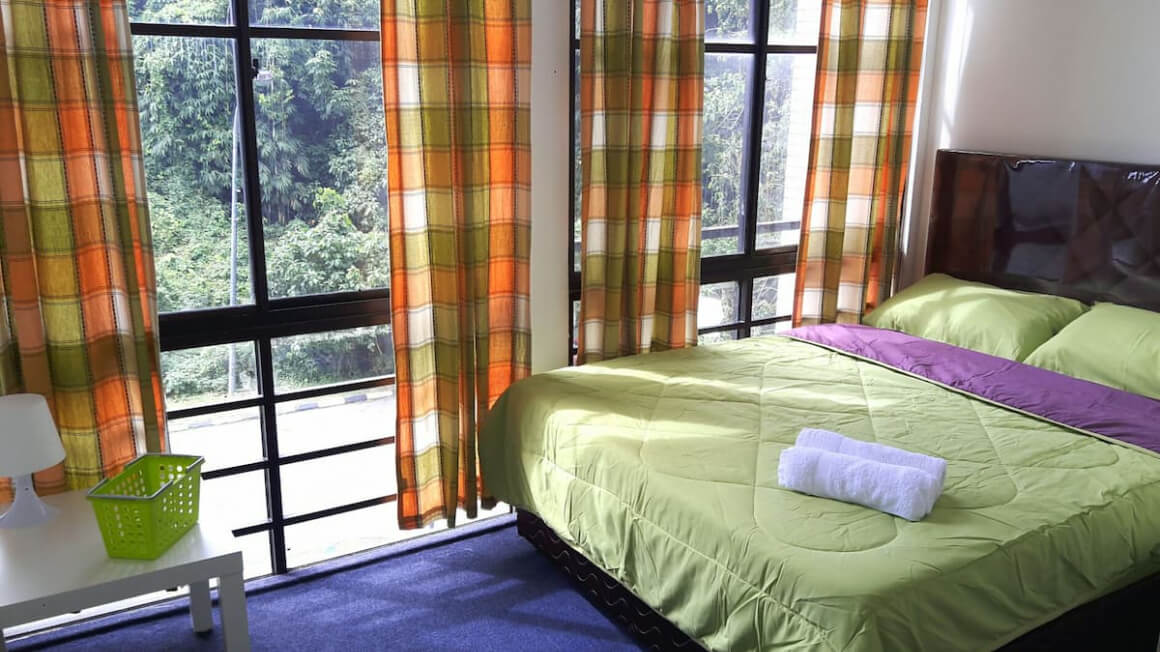 EZ Lodgings - Queen bedroom with large windows