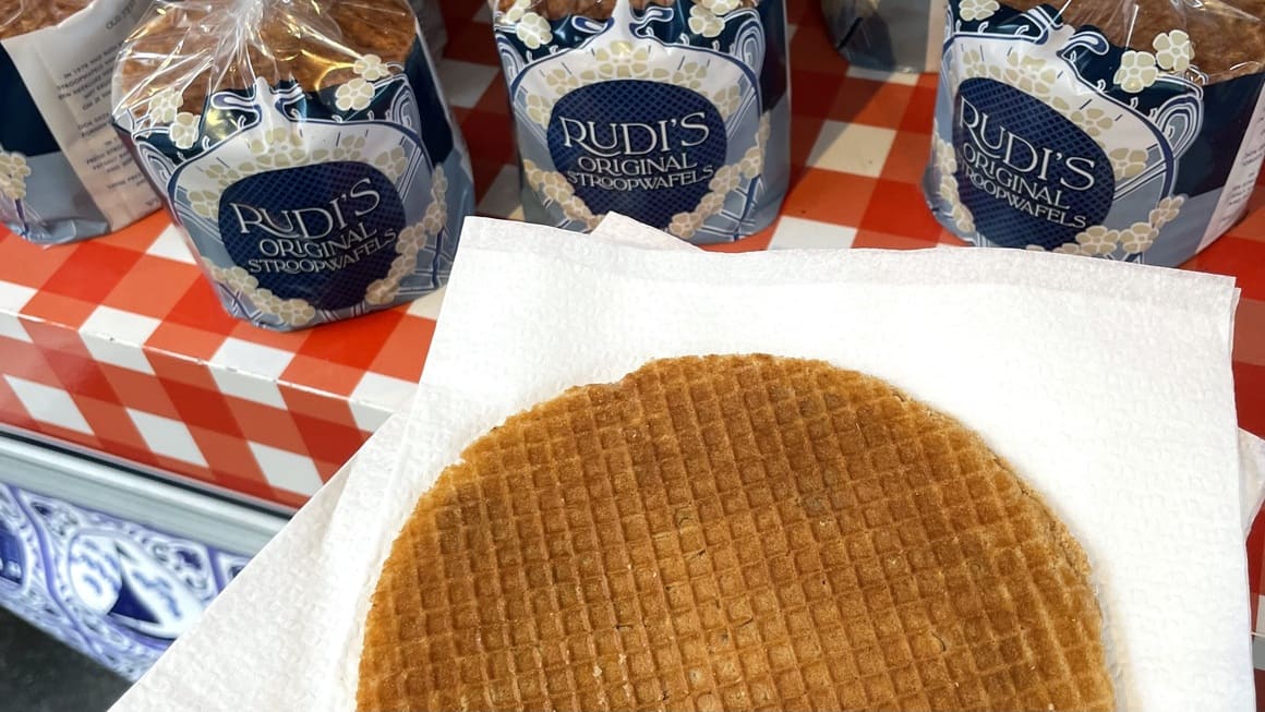 rudy's stroopwafels in albert cuypmarkt market, amsterdam