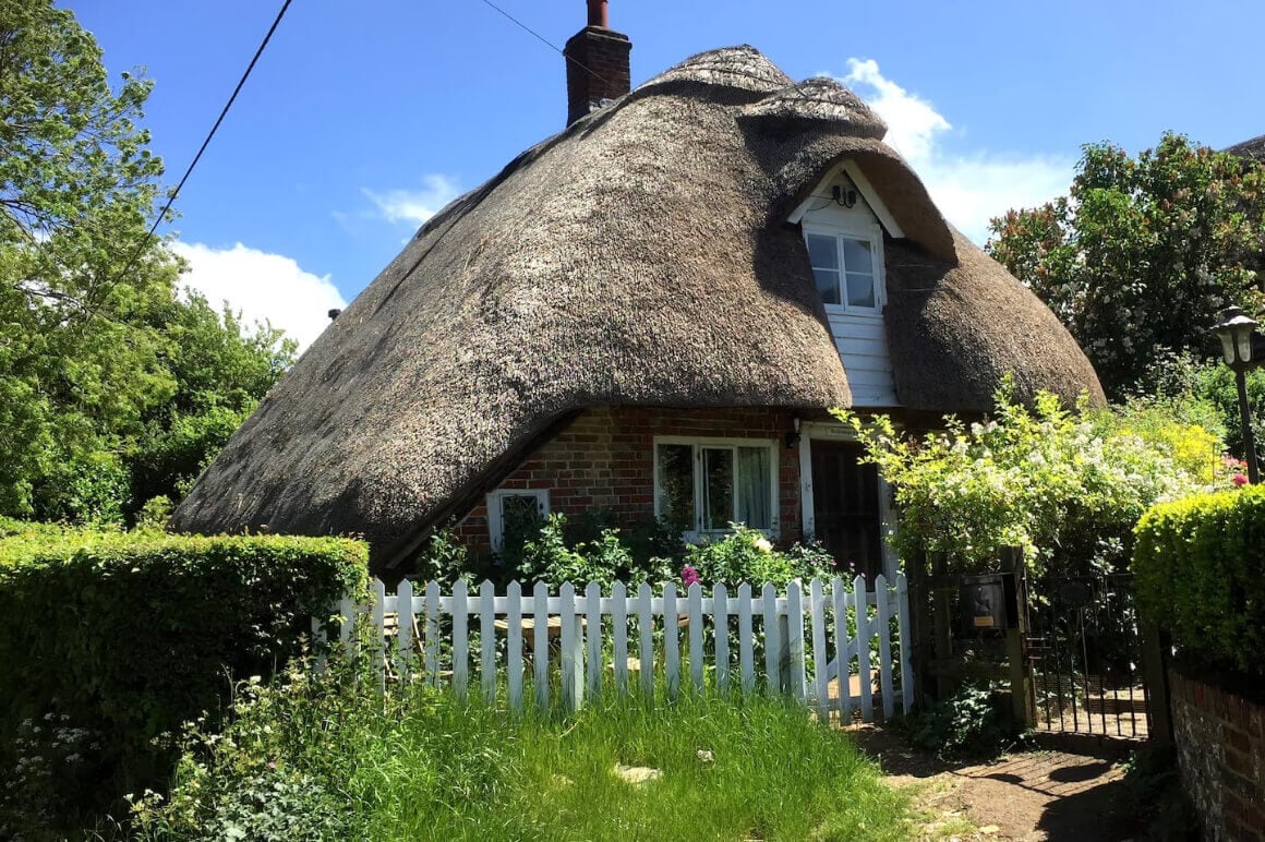 16th Century Listed Cottage with English Garden in Hampshire