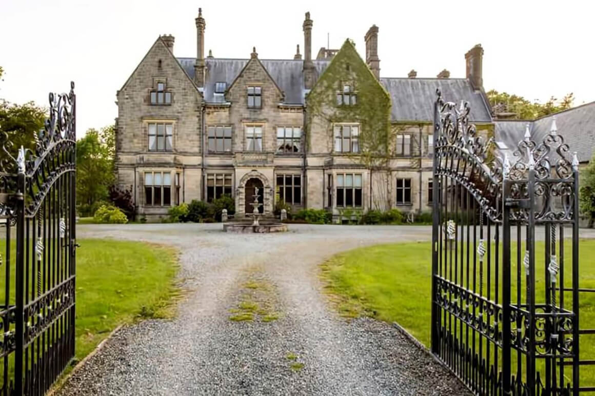 Grand 14 Bedroom Country House with Kids’ Facilities in North Wales