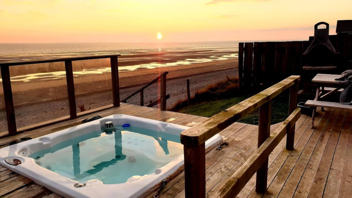 Seaside Cabin with Jacuzzi Overlooking the Beach in Silecroft