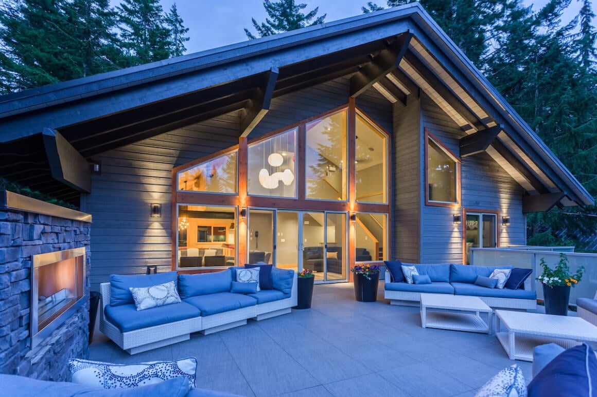 11-Bed Lakeside Chalet with Spa and Yoga Room, Whistler Blackcomb, British Colombia, Canada