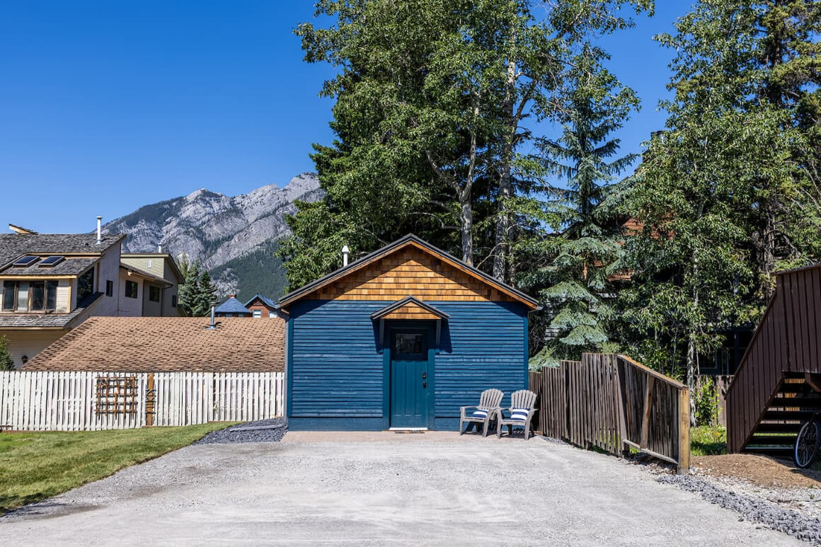 Quiet and Updated Tiny Home, Mt. Norquay, Banff