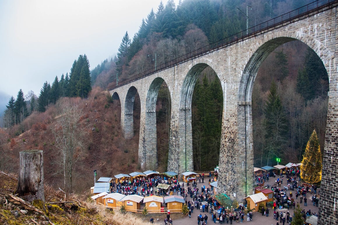 ravenna gorge christmas market with stalls set up under the bridge