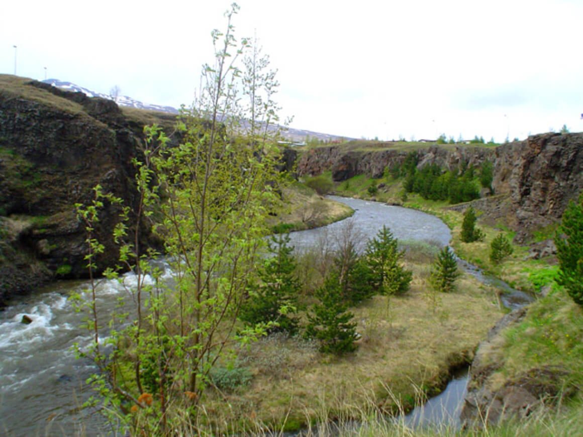 Search for an elf on the Glerá River trails