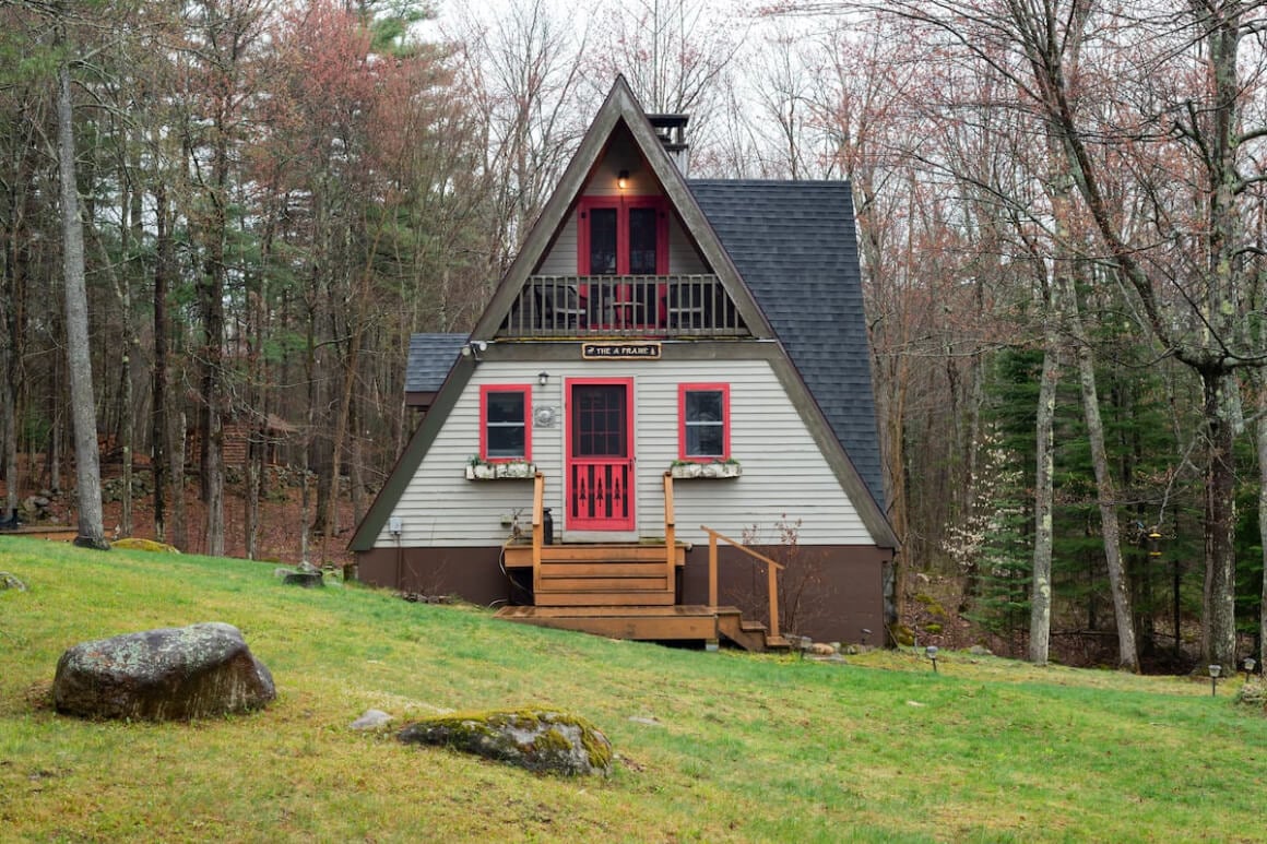 Beautiful A-Frame with Fireplace and Deck, Whiteface Mountain, New York