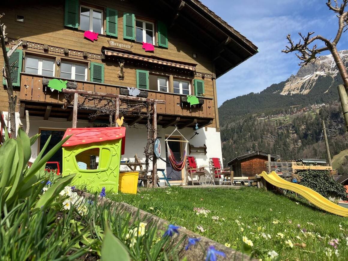 Private Room in a Family Chalet Lauterbrunnen