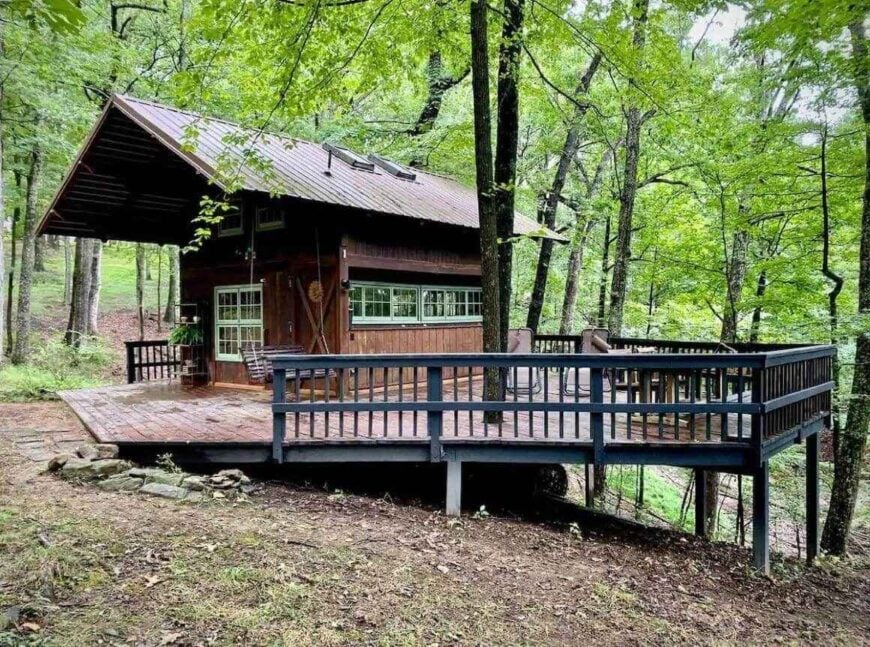 15 STUNNING Cabins In West Virginia 2024 Edition   Easygoing Potomac River Cabin 1 870x870 