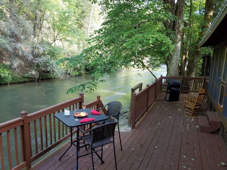 20 STUNNING Vacation Rentals In Georgia 2024 Edition   2 Bed Riverside Cabin With Deck 870x870 