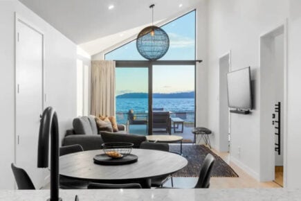 Premium lakefront Unit Taupo New Zealand